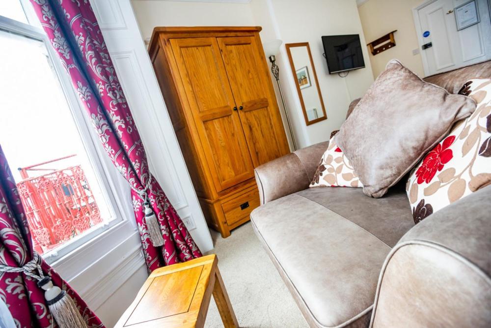 The Red Lion Hotel Cromer Exterior photo A room at the hotel
