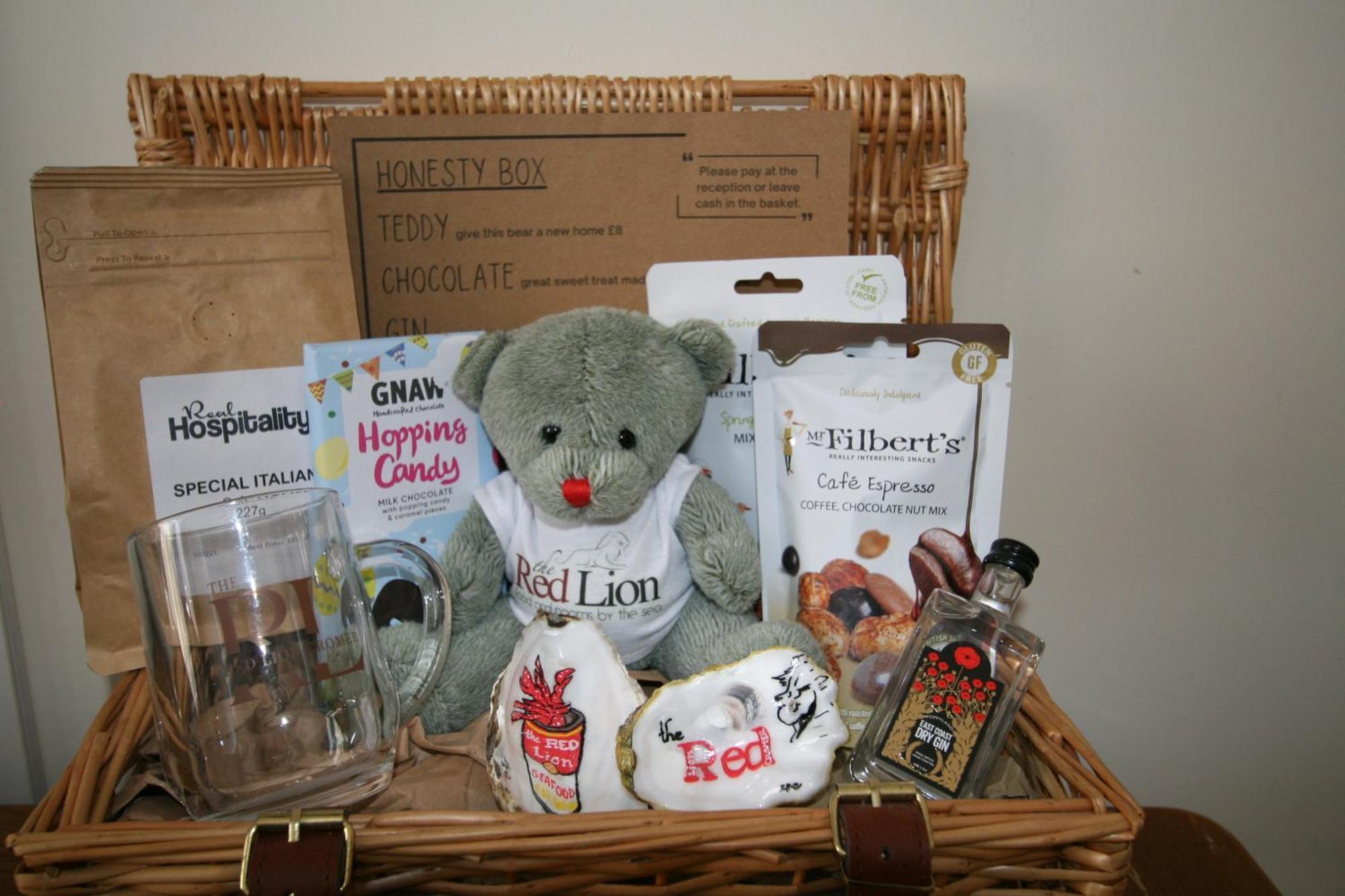 The Red Lion Hotel Cromer Exterior photo A Red Lion hamper