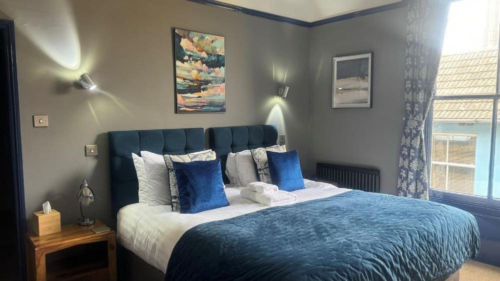 The Red Lion Hotel Cromer Exterior photo A bedroom at the hotel