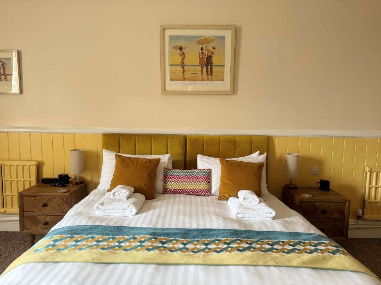 The Red Lion Hotel Cromer Exterior photo A bedroom at the hotel