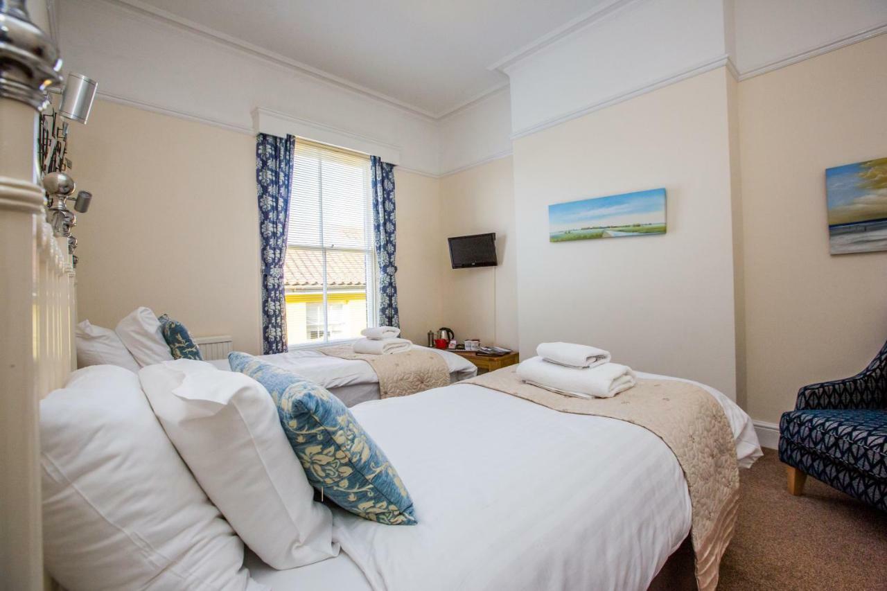 The Red Lion Hotel Cromer Exterior photo A room at the hotel